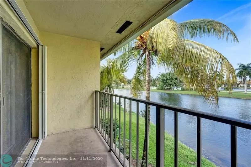 1525 Lake Crystal Drive  #G, West Palm Beach, FL 33411