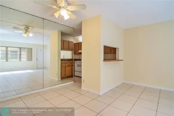 Coral Springs, FL 33071,820 Twin Lakes Dr  #820