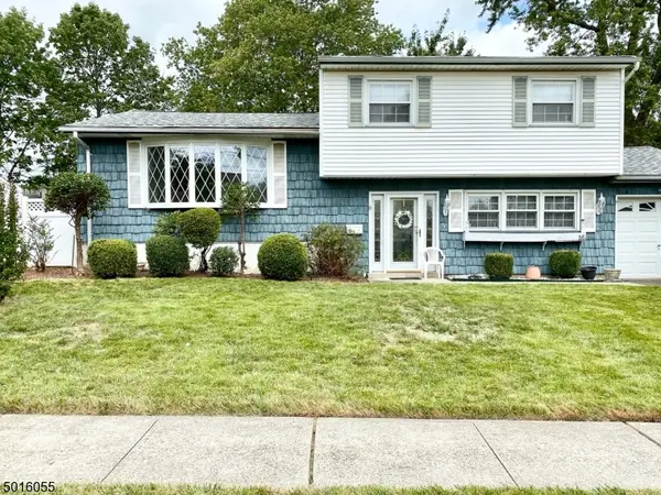 16 VARADY DR, Woodbridge Twp., NJ 08863