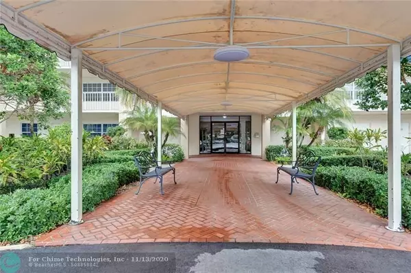 Pompano Beach, FL 33069,3900 OAKS CLUBHOUSE  #208