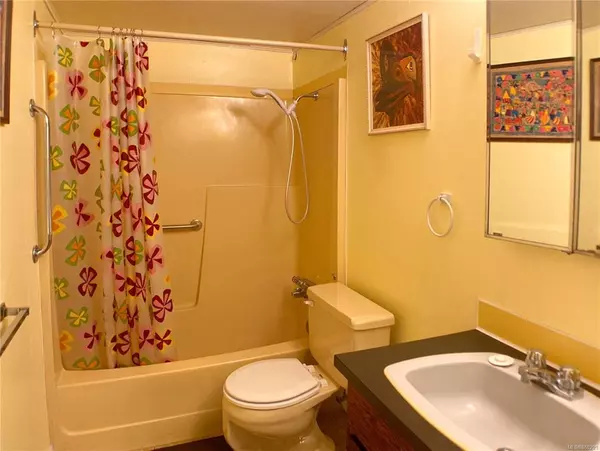 Cowichan Bay, BC V0R 1N1,1715 Pritchard Rd #111