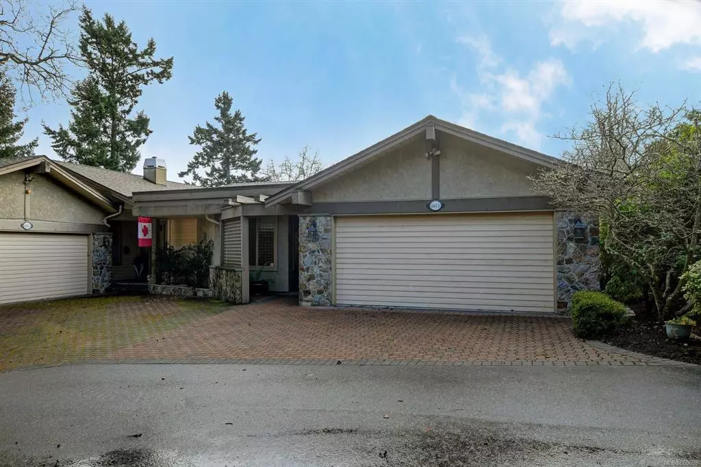 Saanich, BC V8X 5H5,883 Royal OaK Dr