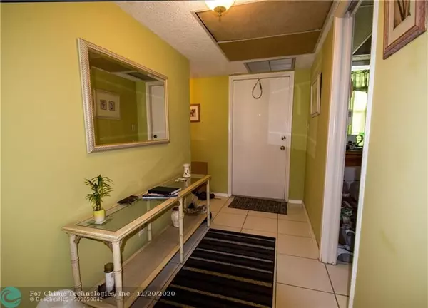 Pompano Beach, FL 33069,2851 S Palm Aire Dr  #305