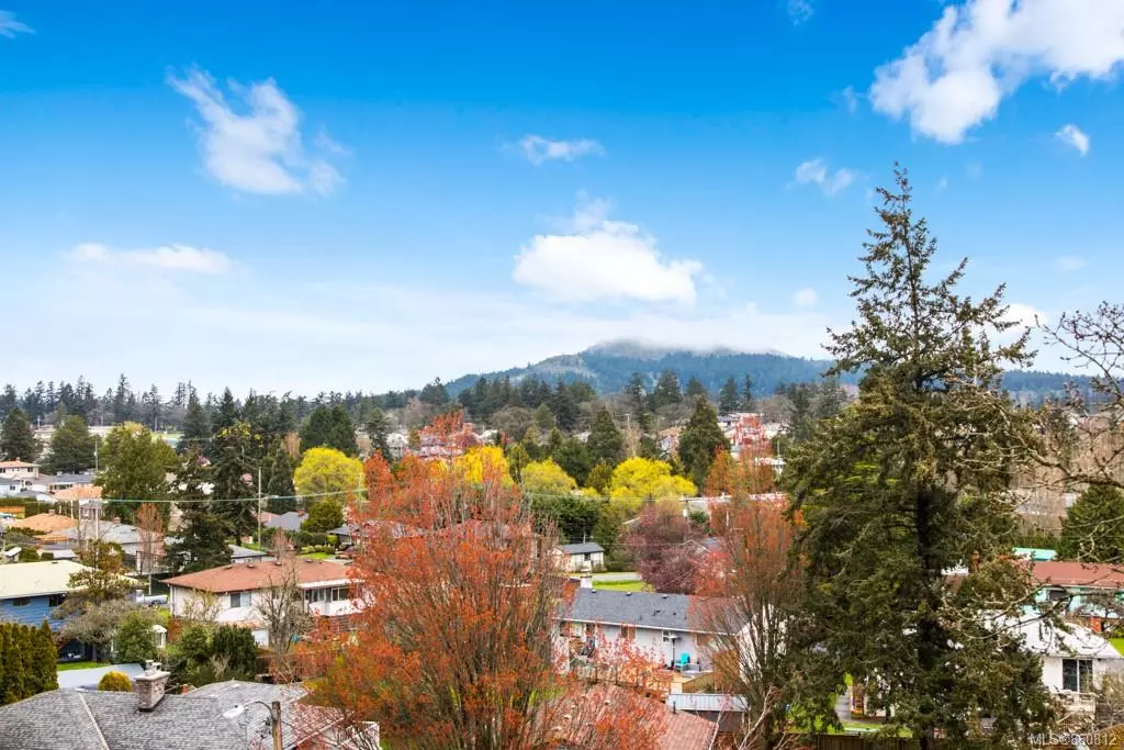 Saanich, BC V8X 1K2,4030 Quadra St #406