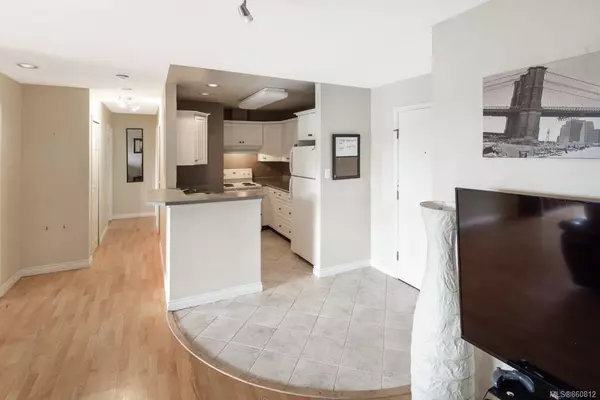 Saanich, BC V8X 1K2,4030 Quadra St #406