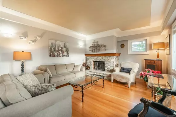 Saanich, BC V8X 3E6,872 Canterbury Rd