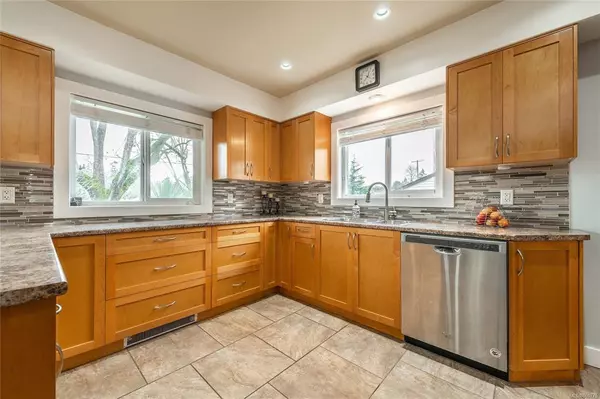 Saanich, BC V8X 3E6,872 Canterbury Rd