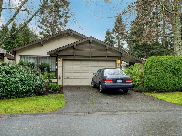 4630 Lochside Dr #9,  Saanich,  BC V8Y 2T1