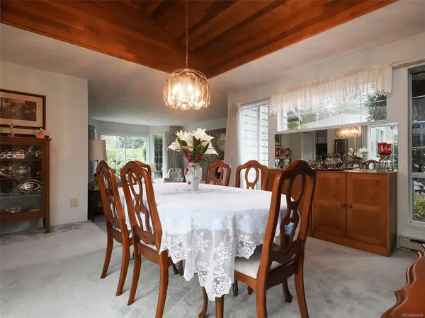 4630 Lochside Dr #9, Saanich, BC V8Y 2T1