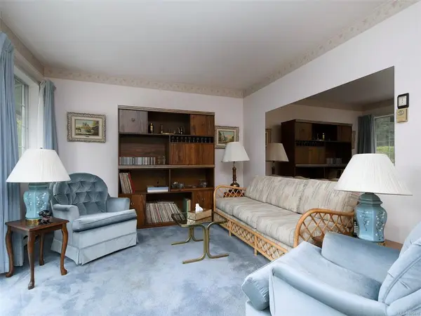 4630 Lochside Dr #9, Saanich, BC V8Y 2T1