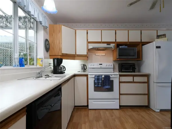 4630 Lochside Dr #9, Saanich, BC V8Y 2T1