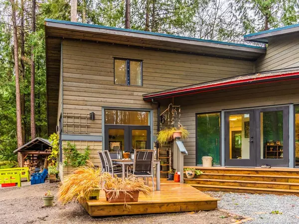 Gabriola Island, BC V0R 1X1,322 Hemlock Ave