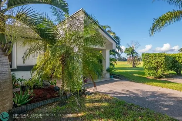 Weston, FL 33326,16098 Fairway Cir  #11