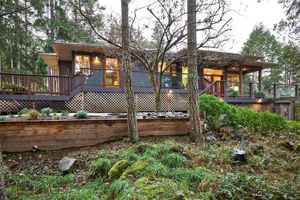 Salt Spring, BC V8K 1J6,281 Woodland Dr