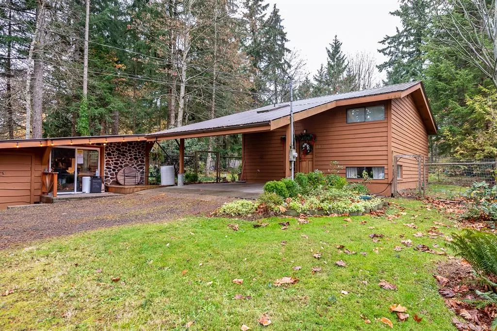 Comox, BC V9M 3Y6,889 Acacia Rd