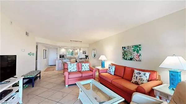 Sanibel, FL 33957,527 E Gulf DR #106