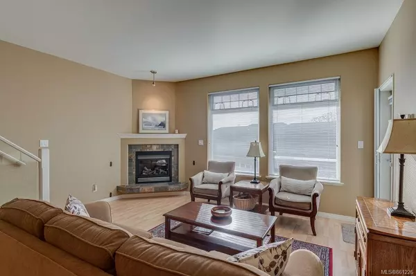 Saanich, BC V8X 5L6,759 Sanctuary Crt #15