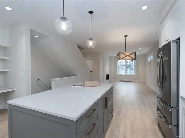 Saanich, BC V8R 2P3,1810 Kings Rd #7