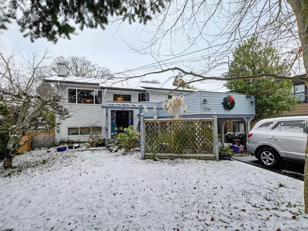 Saanich, BC V8P 2X8,1706 Christmas Ave