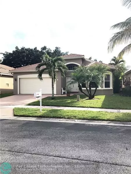 6352 Harbour Club Dr, Lake Worth, FL 33467