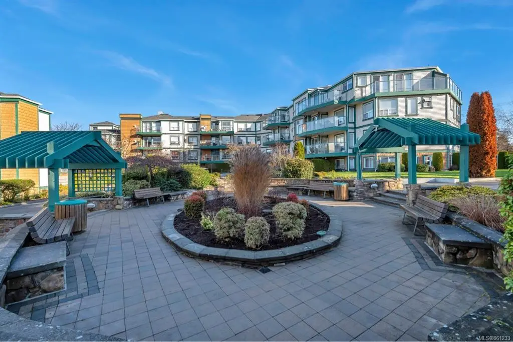 Saanich, BC V8X 2X7,899 Darwin Ave #214