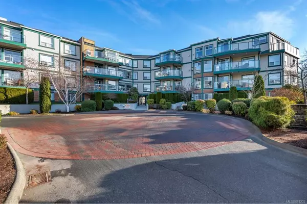 Saanich, BC V8X 2X7,899 Darwin Ave #214