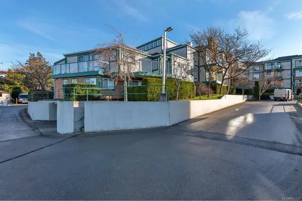 Saanich, BC V8X 2X7,899 Darwin Ave #214