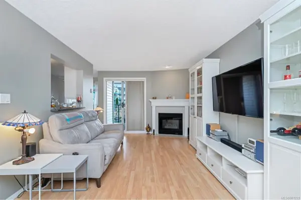 Saanich, BC V8X 2X7,899 Darwin Ave #214