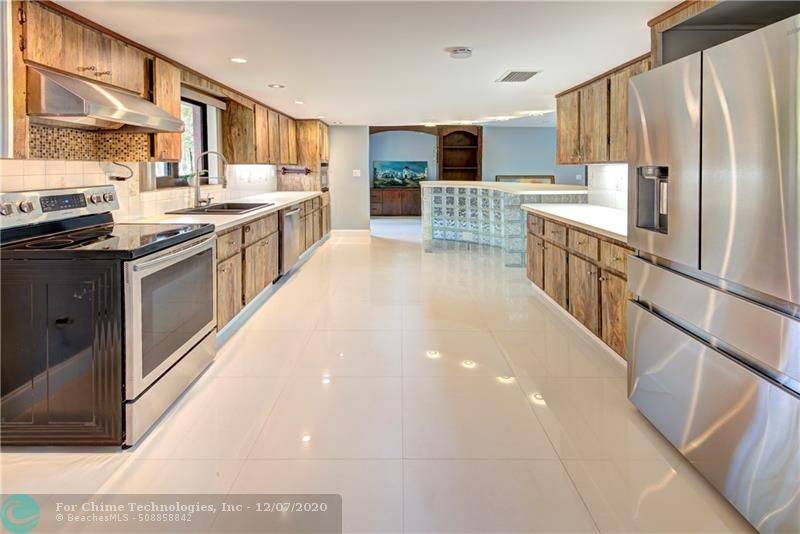 2700 NW 100th Ave, Doral, FL 33172