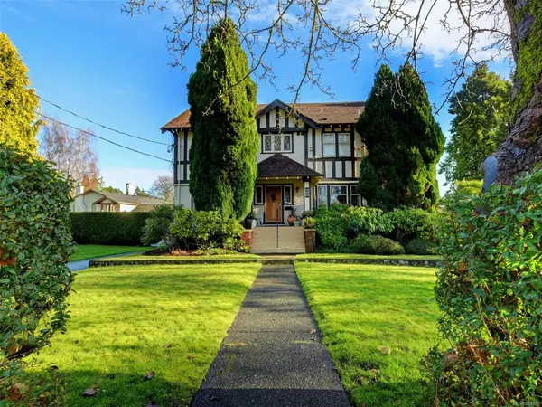 753 Pemberton Rd #3,  Victoria,  BC V8S 3R3