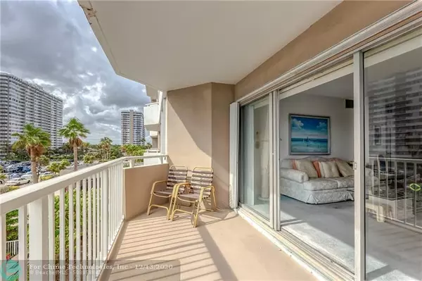 Hallandale, FL 33009,1950 S Ocean Dr  #3N