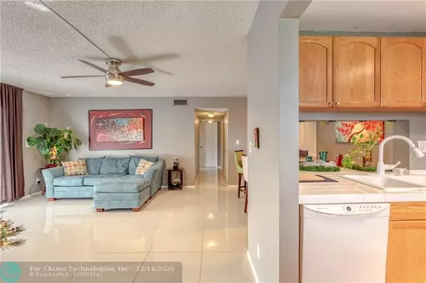 Oakland Park, FL 33309,2741 S Oakland Forest Dr  #102