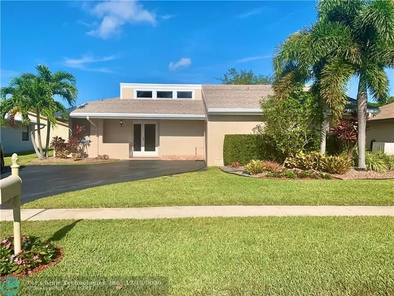 8809 NW 76th St, Tamarac, FL 33321