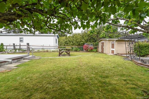 Comox, BC V9M 4E1,1901 Ryan Rd E #32