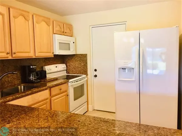 Pompano Beach, FL 33069,2316 S Cypress Bend Dr  #116