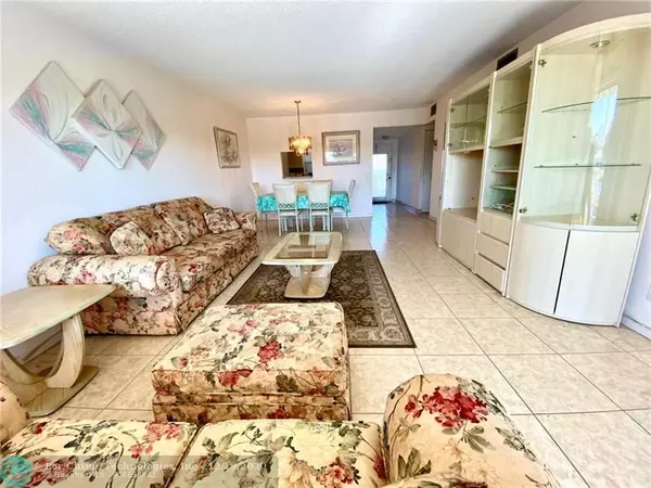 Sunrise, FL 33322,9221 Sunrise Lakes Blvd  #302