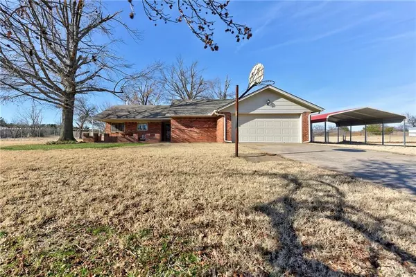 913 S Dobbs Road, Harrah, OK 73045