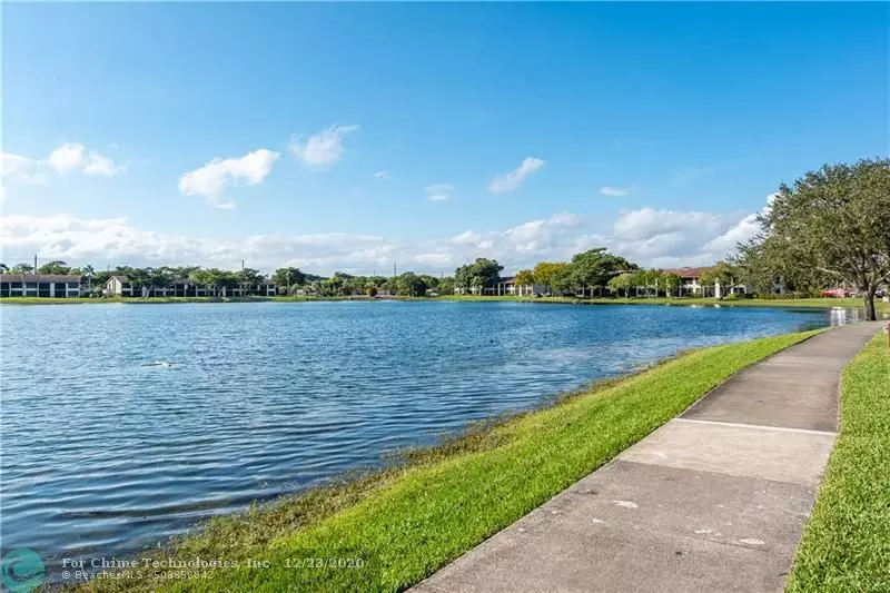 217 Lake Pointe Dr  #108, Oakland Park, FL 33309