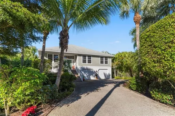 Sanibel, FL 33957,705 Oliva ST