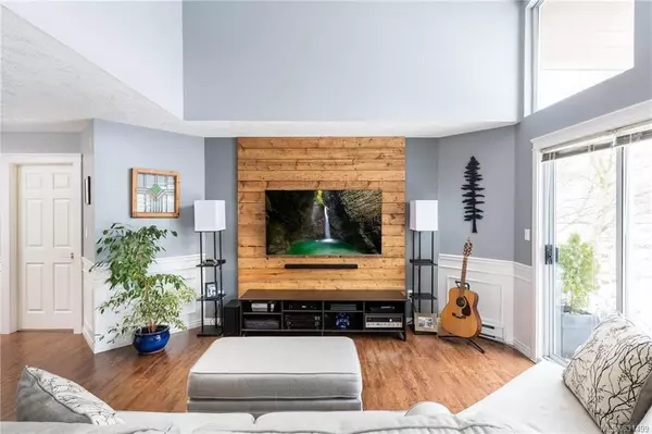 Victoria, BC V8T 2A4,1055 Hillside Ave #401