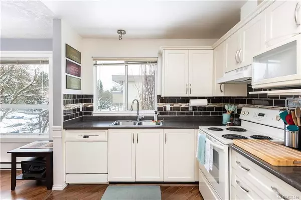 Victoria, BC V8T 2A4,1055 Hillside Ave #401