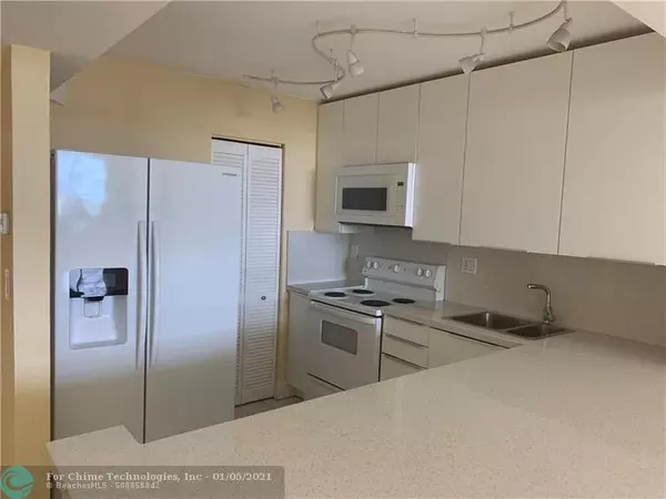 North Miami Beach, FL 33162,2903 NE 163  #704