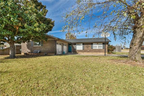 415 Greenwood Drive, Yukon, OK 73099