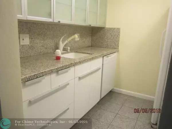 Hallandale, FL 33009,419 Golden Isles Dr  #206