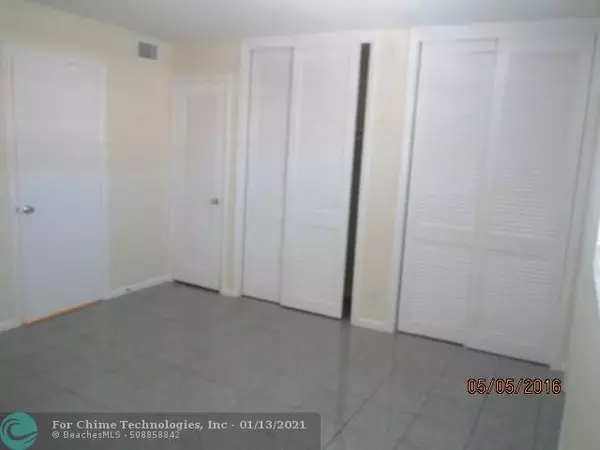 Hallandale, FL 33009,419 Golden Isles Dr  #206