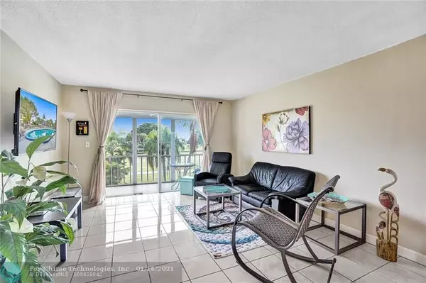 Hollywood, FL 33021,4800 Hillcrest Ln  #303