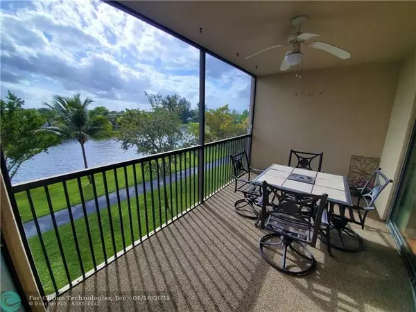 Pompano Beach, FL 33069,2206 S Cypress Bend Dr  #305