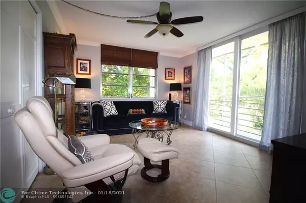 Pompano Beach, FL 33069,933 Cypress Grove Dr  #206