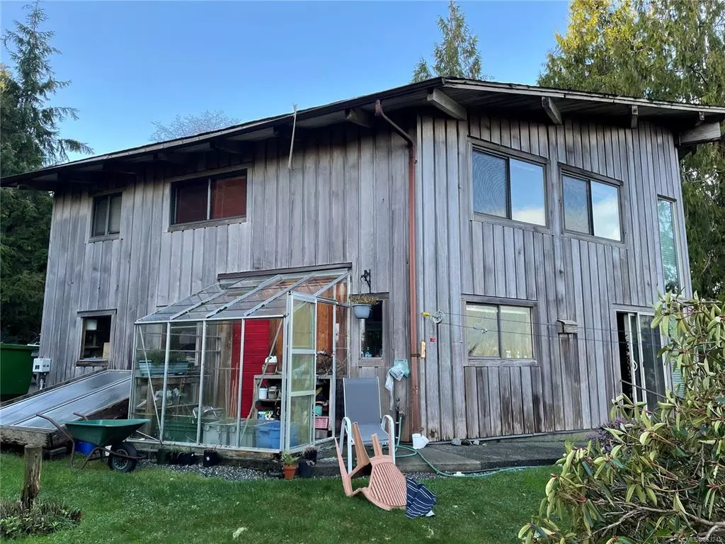 Tofino, BC V0R 2Z0,690 Campbell St