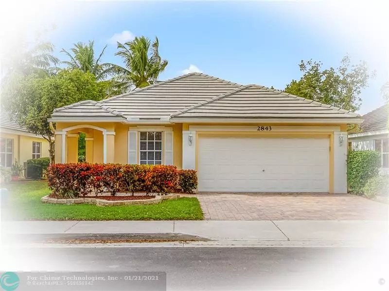 2843 Lake Park Cir E., Davie, FL 33328